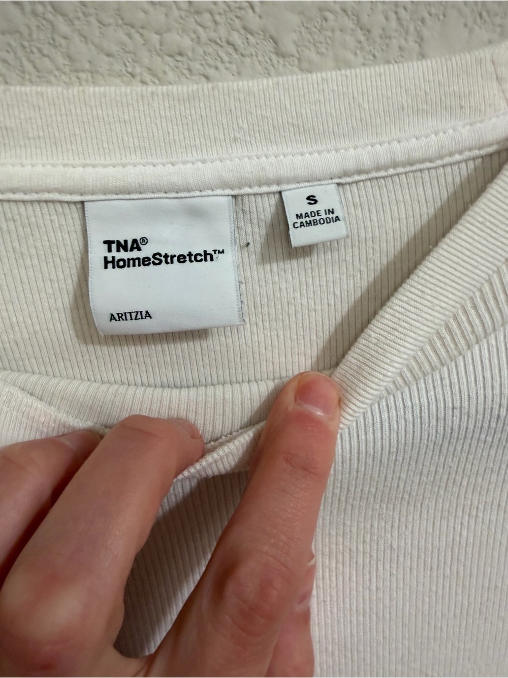 Aritzia TNA HomeStretch Ribbed White Baby Tee Size Small - Picture 2 of 4